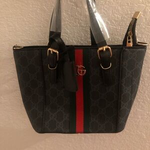 New Gucci design Black Tote/purse with Red and Green Stripe